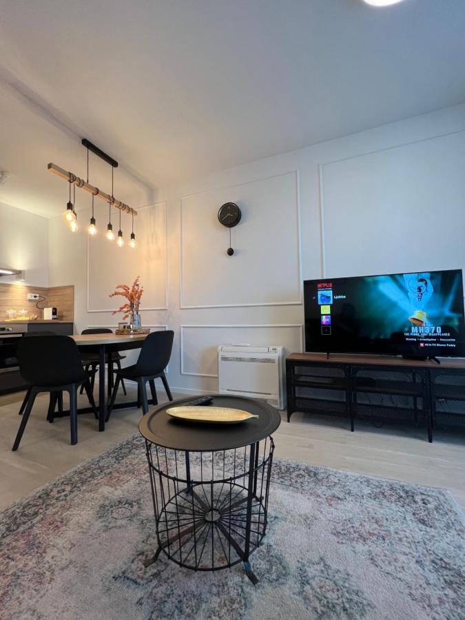 Ljupka - - With Private Free Parking Apartment Zadar
